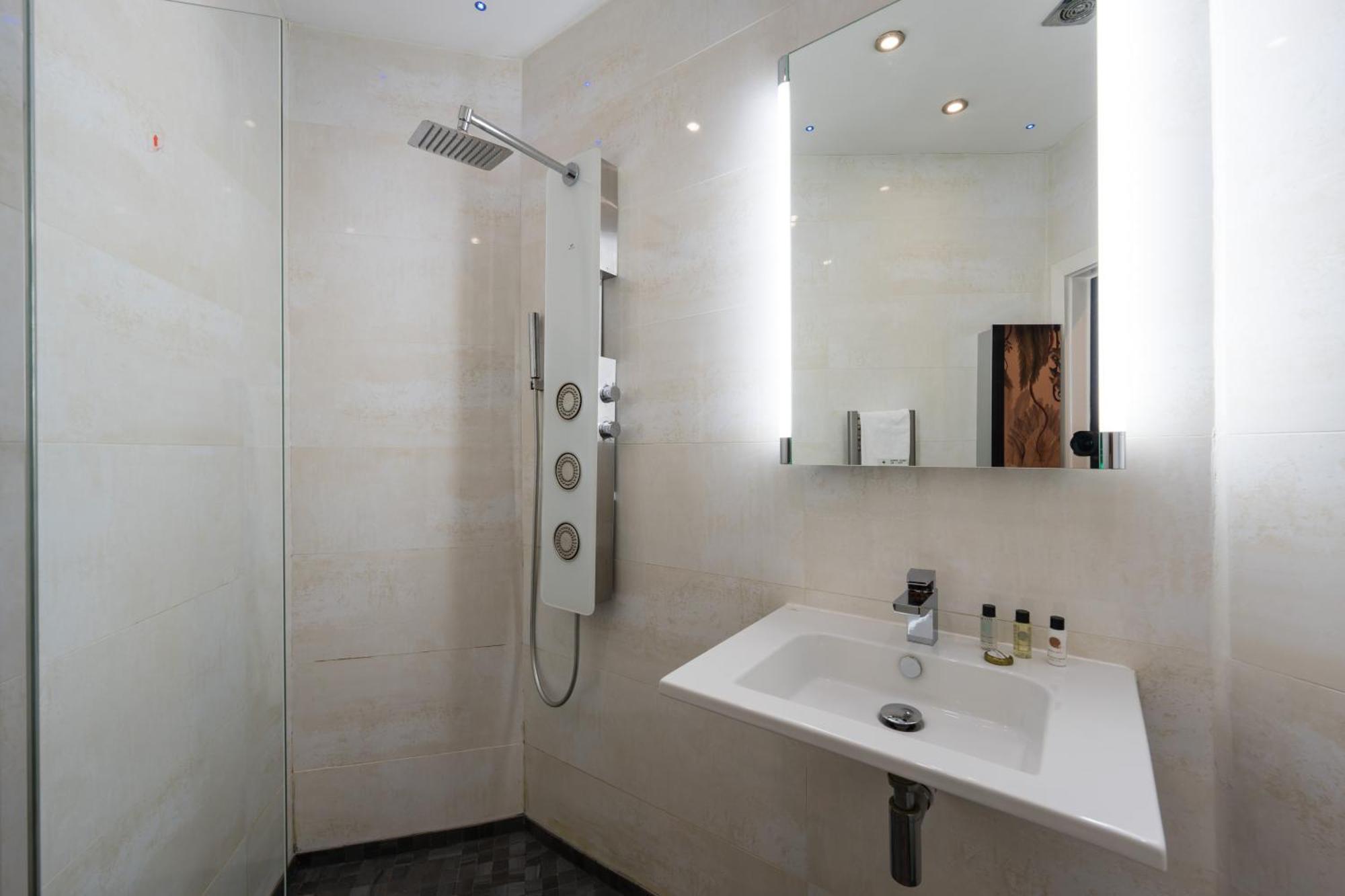 City Retreat, Spacious 4 Bed House, Games Room, Parking, Hot Tub & Bbq Κάρντιφ Εξωτερικό φωτογραφία