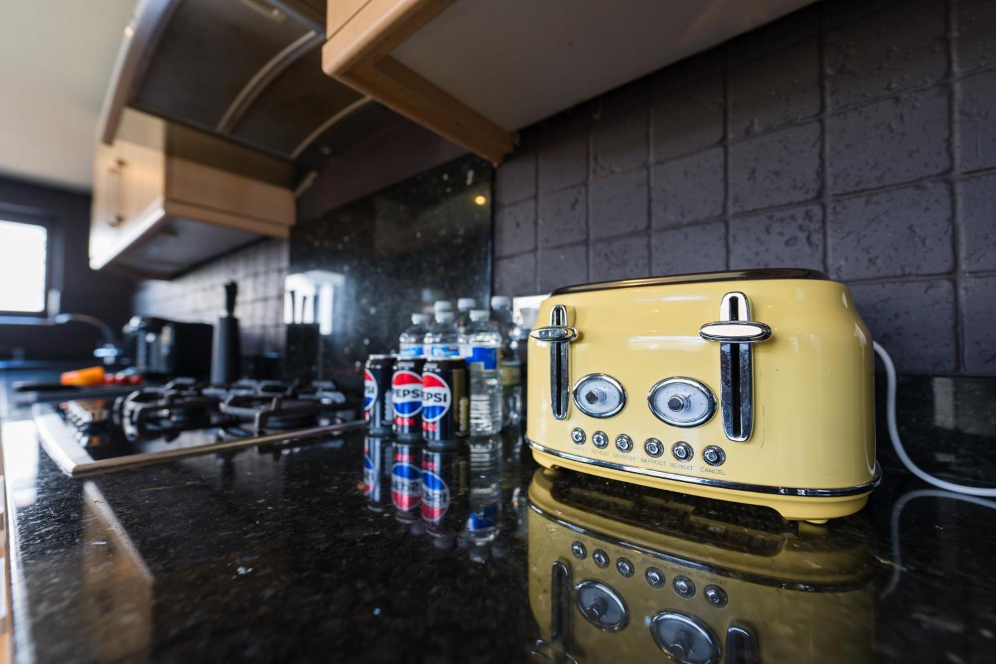 City Retreat, Spacious 4 Bed House, Games Room, Parking, Hot Tub & Bbq Κάρντιφ Εξωτερικό φωτογραφία